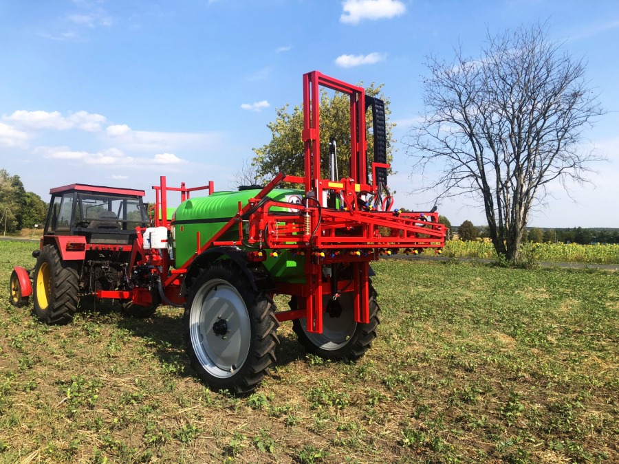 Opryskiwacz polowy ciągany z belką ręczną AF2315