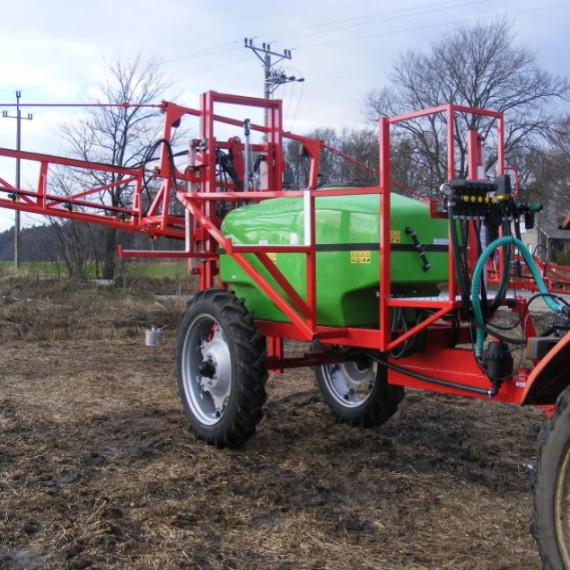 Opryskiwacz polowy ciągany z belką hydrauliczną AF1215H